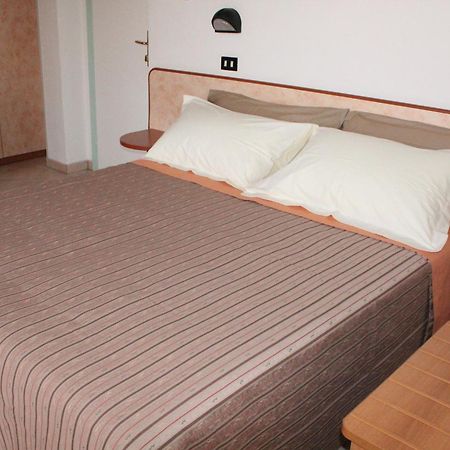 Hotel Verdemare Rimini Zimmer foto